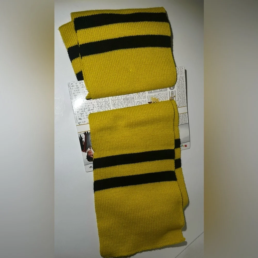 Official Wizarding World of Harry Potter Scarf - Hufflepuff -by Disguise NWT